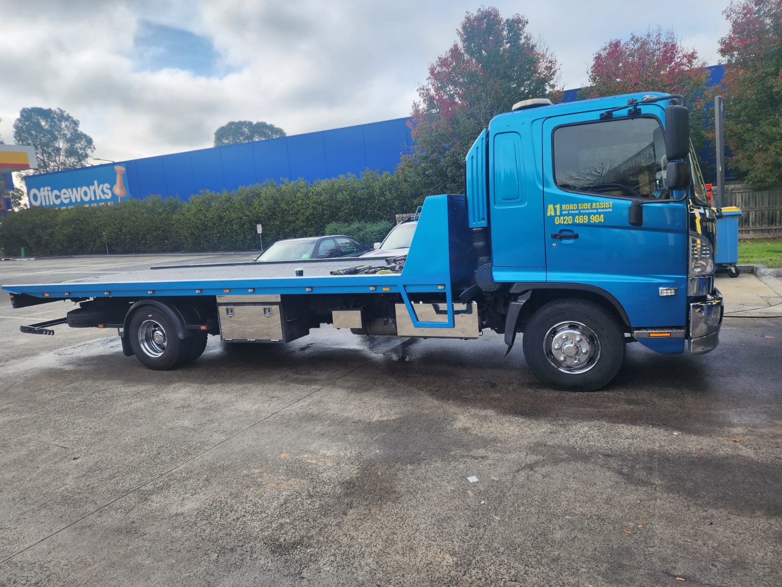 Emergency towing in Melbourne at night